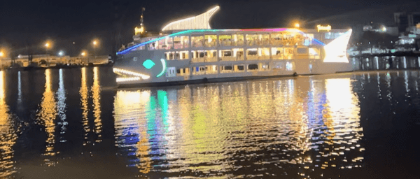 3-Hour Sai Gon River Dinner Cruise with Live Music and Buffet