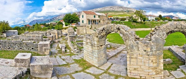 6-Hour Split, Salona and Klis Fortress Tour with Farm Lunch