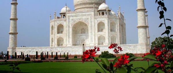 1-Day Taj Mahal Tour from Delhi by Private Car with Agra Fort