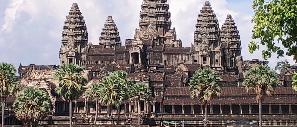 2-Day Angkor Wat Sunrise Tour with Beng Mealea and Tonle Sap