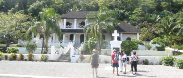 2-Hour Avarua History Walking Tour through Downtown Heritage