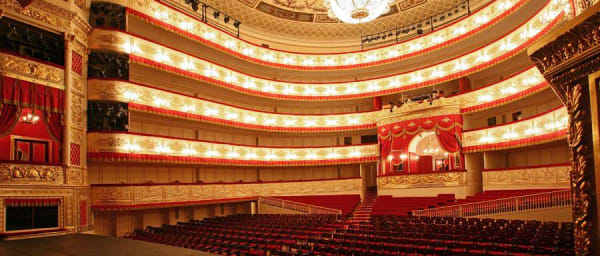 5-Hour Saint Petersburg Theatre Tour with Ballet Ticket Options