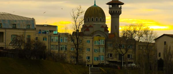12-Hour Bucharest and Brașov Tour with Peleș and Bran Castles