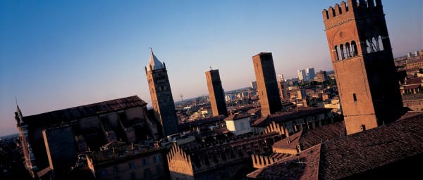 2-Hour Walking Tour of Bologna with Quadrilatero Food Market