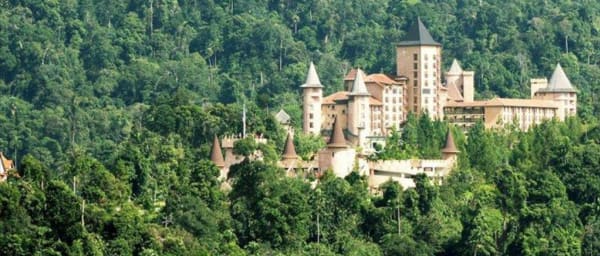 8-Hour Colmar Tropicale and Batu Caves Tour from Kuala Lumpur
