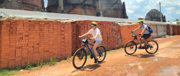 2-Day Mekong Delta Cycling and Kayaking Tour with Homestay