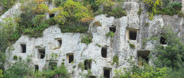 8-Hour Hiking Tour in Pantalica with UNESCO Necropolis and River Canyons