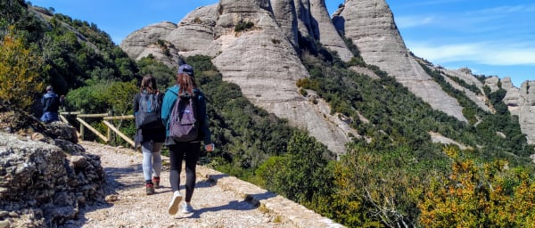 6-Hour Montserrat Hike from Barcelona with Abbey and Catalan Snacks