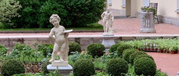 2-Day Saint Petersburg Highlights Tour with Hermitage and Petergof