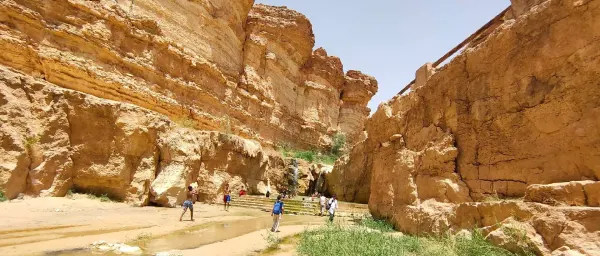 2-Day Sahara and Tozeur Tour with Berber Caves and El Jem
