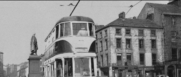 2-Hour Belfast Walking Tour with City Hall and Titanic Memorial