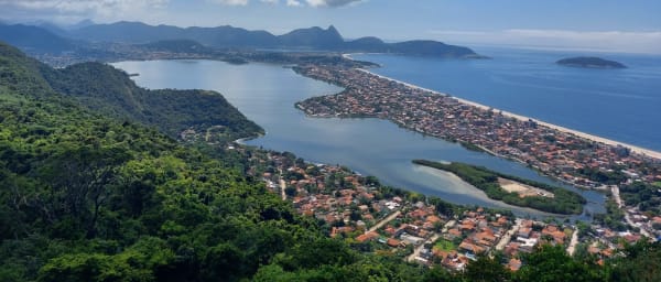 4-Hour Niterói Natural Park Hike with Tupinambá Crossing Views