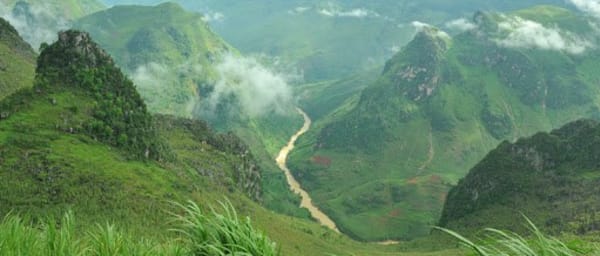 3-Day Vietnamese Village Trekking Tour from Ha Noi with Meo Vac Market