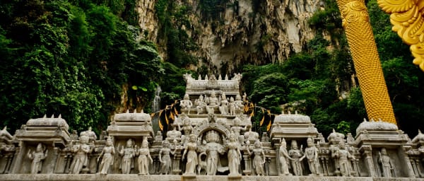 12-Hour Taman Negara Rainforest Tour with Aborigine Village and Batu Caves