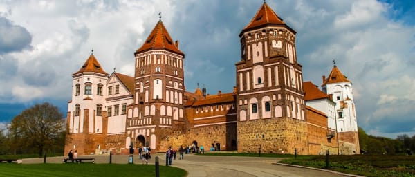 7-Hour Mir and Nesvizh Sightseeing Tour from Minsk with UNESCO Sites