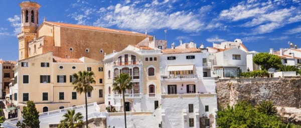 2-Hour Mahon Walking Tour with Gin Distillery and Historic Old Town