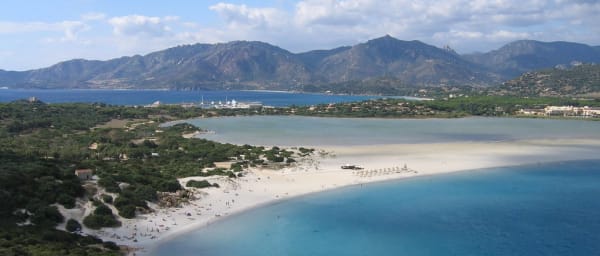 8-Hour South Discovery Tour of Grande Terre with Ylang-Ylang Trail