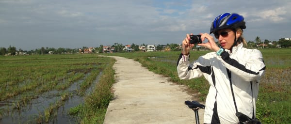 1-Day Hoi An Cycling Tour with Cam Kim Island and Local Crafts