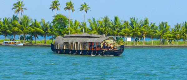 4-Day Kerala Sightseeing Tour with Munnar and Kumarakom