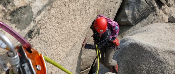 8-Hour Ui-dong Ridge Climbing Tour in Seoul with Alpine History