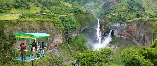 8-Hour Baños de Agua Santa Tour with Pailón del Diablo
