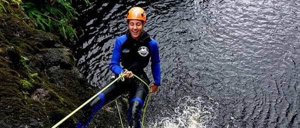3 Horas de Batismo de Canyoning em São Jorge nos Açores