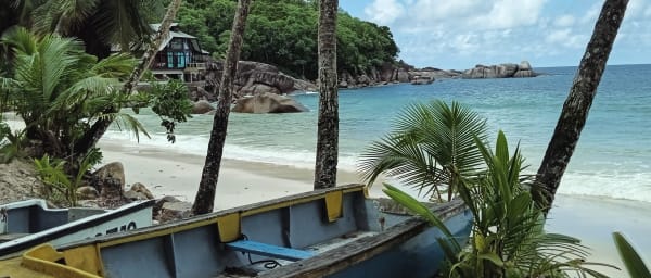 8-Hour Private Mahé Island Tour with Beaches, Victoria and Rum Tasting