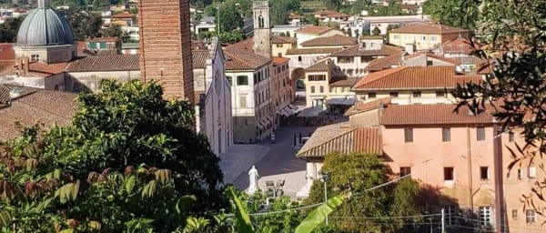 2-Hour Walking Tour of Pietrasanta with Botero Frescoes