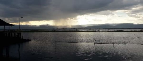 8-Hour Inle Lake Motorboat Tour with Phaung Daw Oo Pagoda