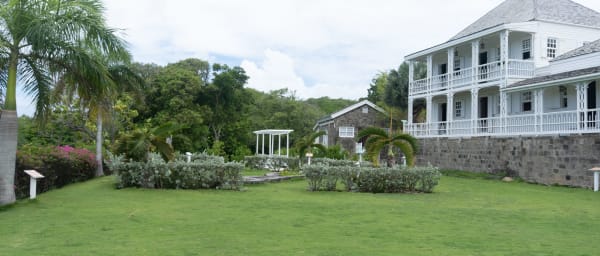 6-Hour Basseterre Plantation Tour with Sir Timothy Hill and Beach