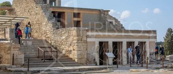 2-Hour Knossos Palace Tour with Minoan Myths and Frescoes
