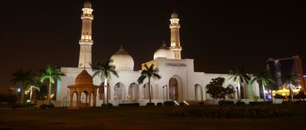5-Hour Salalah Night Tour with Sunset, Souk and Local Dinner