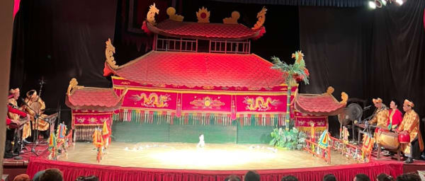 4-Hour Private Water Puppet Show and Dinner Cruise in Saigon