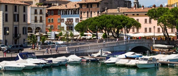 8-Hour Lake Garda Tour with Sirmione and Desenzano Highlights