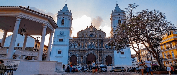 6-Hour Panama City Express Tour with Canal and Casco Viejo