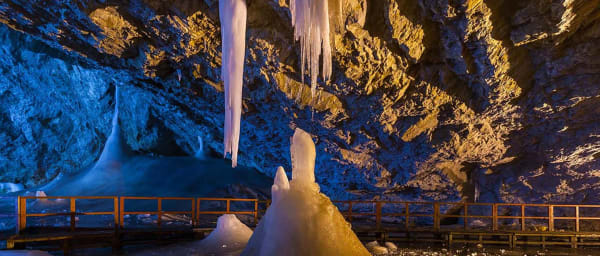 10-Hour Scărișoara Ice Cave Tour from Oradea through the Apuseni Mountains