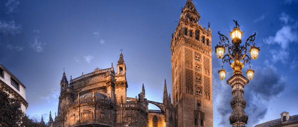 2-Hour Seville Walking Tour with Santa Cruz and Plaza de España