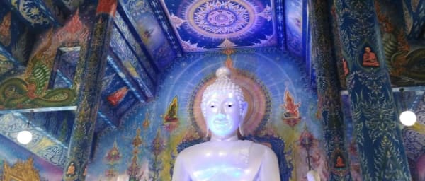 1-Day Chiang Rai Temple Tour with Blue Temple and Baan Dam