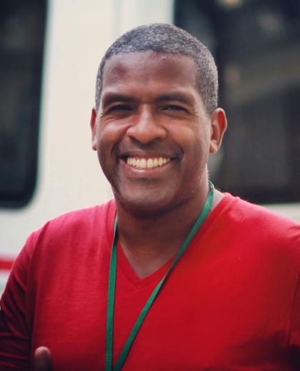 J- Carlos  Desales