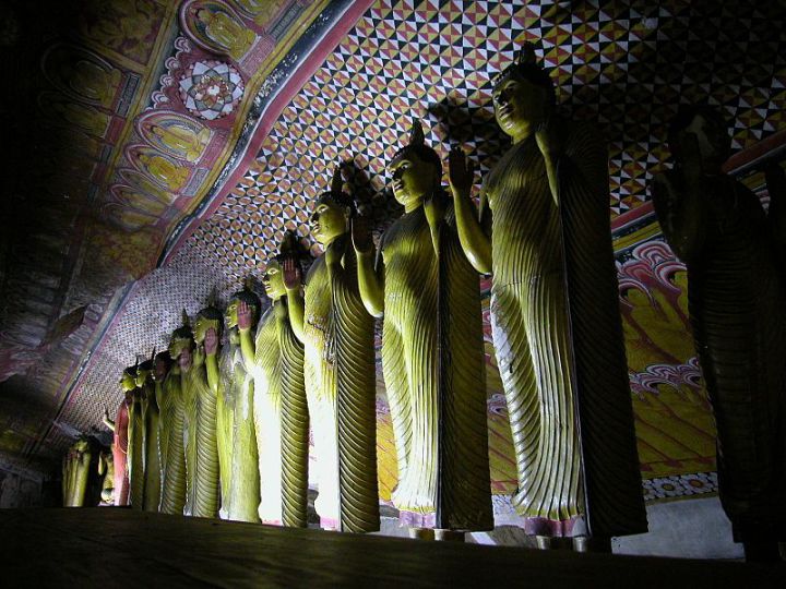 Golden_Temple_of_Dambulla-111105.jpg