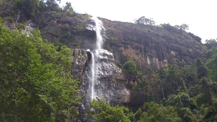 Diyaluma Falls