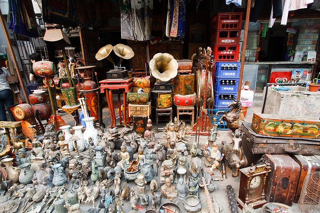 Dongtai Road Antique Market