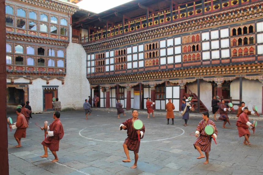 Tashigang Dzong, practising for a Tshechu