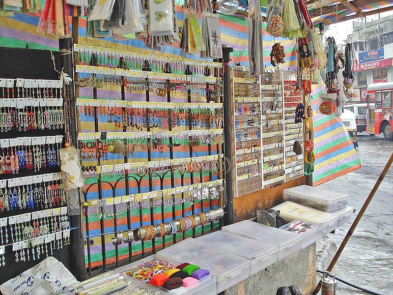 Jewellery stall on Bandra Linking Road