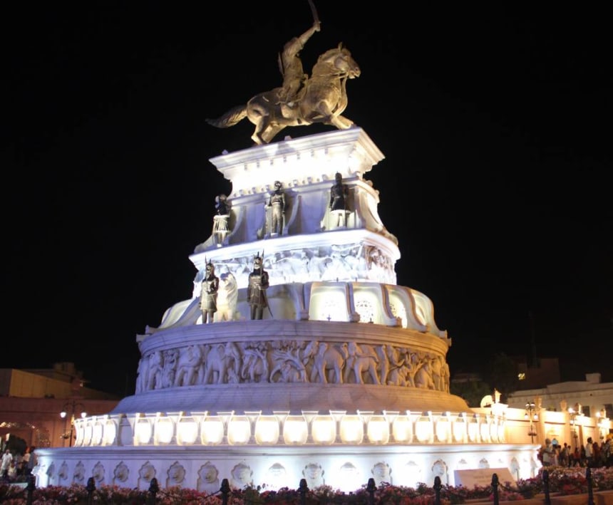 The round about, with the statue of Maharaja Ranjit Singh, at the Fuwwara Chowk