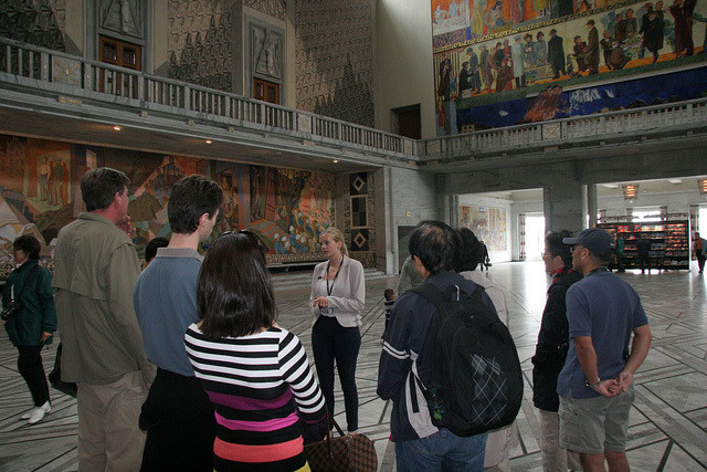 Guided tours in the Oslo City Hall
