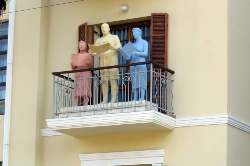 Balcony Art in Rothschild Boulevard, Tel Aviv