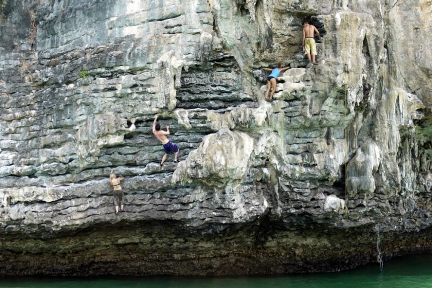 Tonsai Beach clamber of rocks