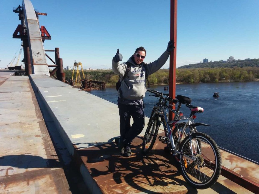 Bikefloating above Dnipro
