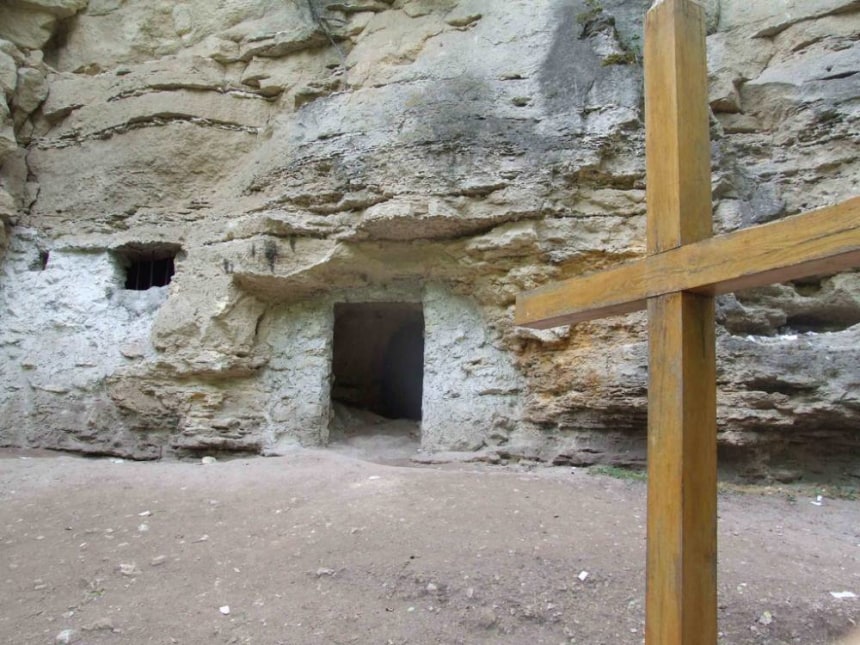 Saharna - the rock monastery